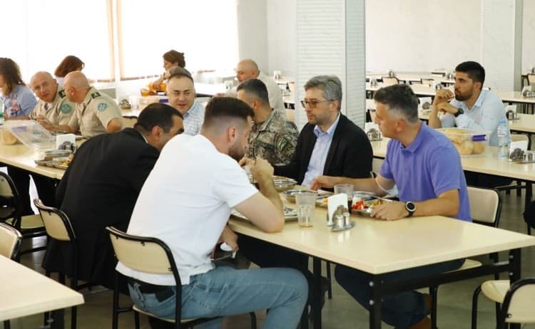 არასამთავრობო ორგანიზაციებისა და აკადემიური წრეების წარმომადგენლები ქართული ჯარის კვების რაციონს გაეცნენ