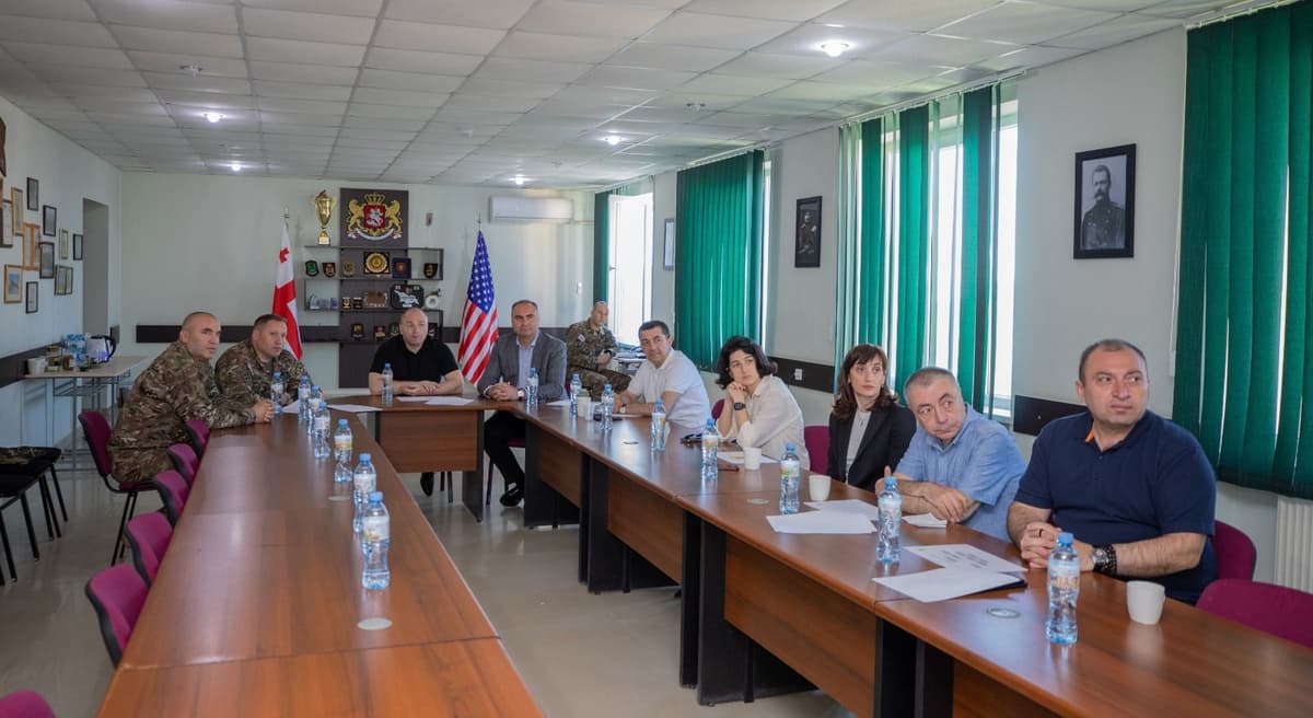 პარლამენტის თავდაცვისა და უშიშროების კომიტეტის წევრები სერჟანტთა აკადემიას ეწვივნენ