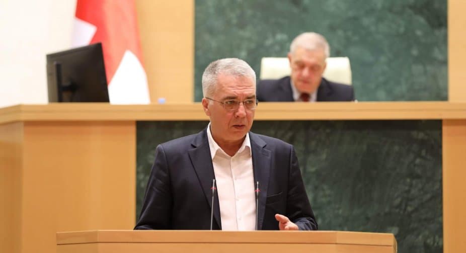 დავით სერგეენკო სადეპუტატო მანდატს ტოვებს