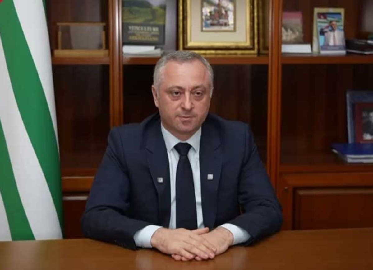 გუნბა აცხადებს, რომ ოკუპირებულ აფხაზეთში ე.წ. საპრეზიდენტო არჩევნების მეორე ტურში გაიმარჯვა