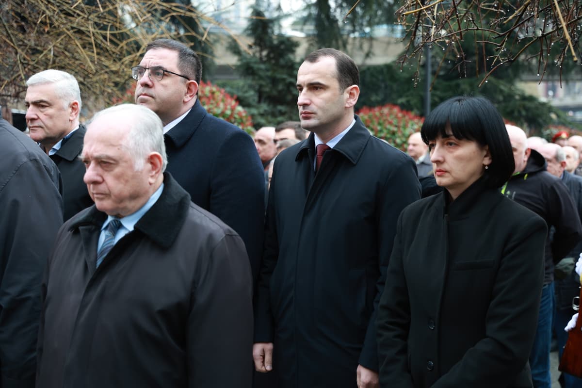 აფხაზეთის მთავრობის წევრებმა საქართველოს ტერიტორიული მთლიანობისთვის ბრძოლაში დაღუპულთა ხსოვნას პატივი მიაგეს