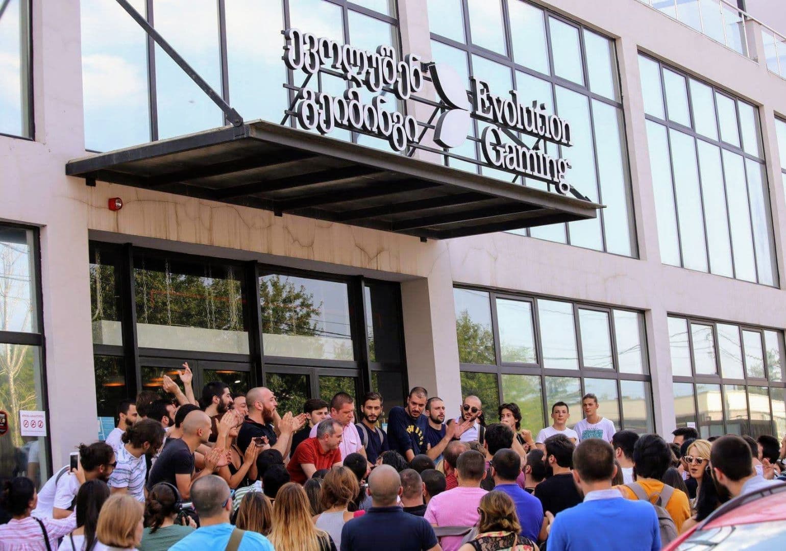 Frontnews image description