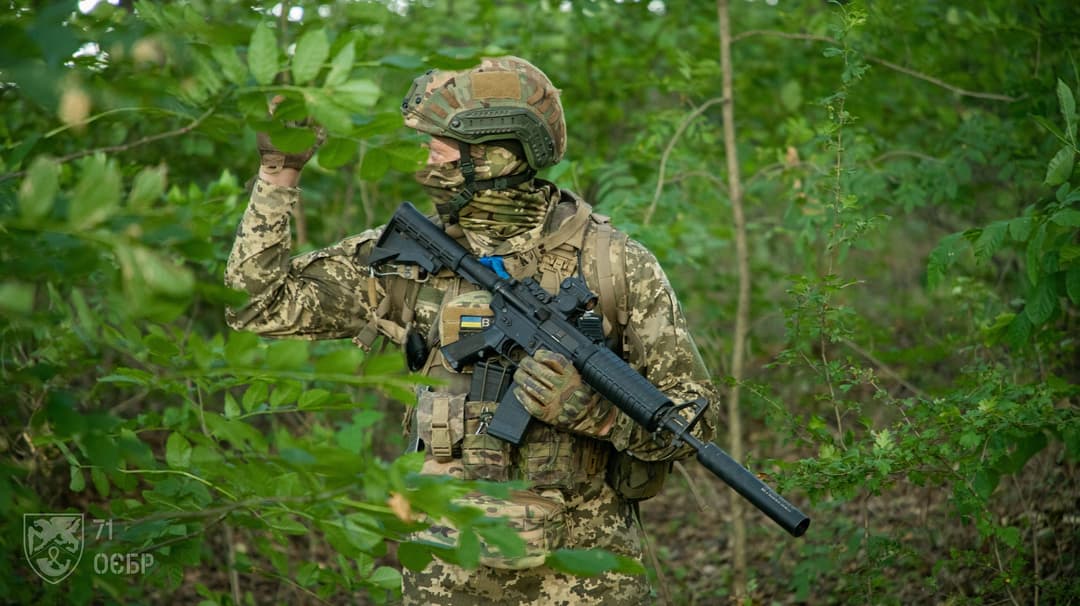 უკრაინის გენშტაბი – ერთ დღეში რუსებმა 21 ტანკი, 57 დრონი და 1240 ჯარისკაცი დაკარგეს