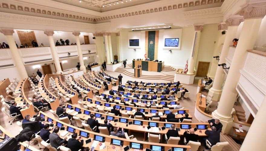 პარლამენტმა აზარტულ და მომგებიან თამაშებთან დაკავშირებით საკანონმდებლო პაკეტი მიიღო