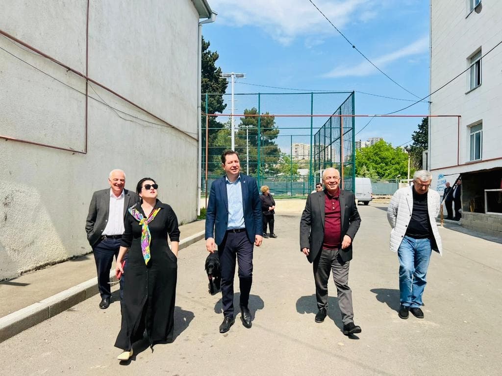 დავით ფაცაცია ისნის რაიონში მდებარე დევნილთა განსახლების ადგილებში შექმნილ ბინათმესაკუთრეთა ამხანაგობების წარმომადგენლებს შეხვდა