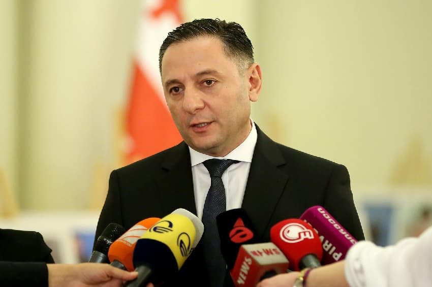 Interior minister arrives in Kutaisi as armed robber still in a bank with hostages