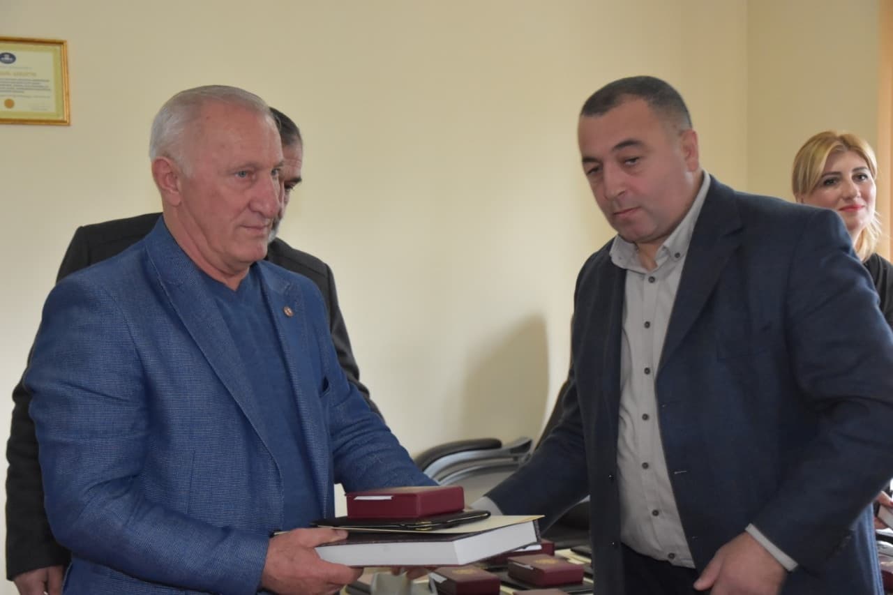 Frontnews image description