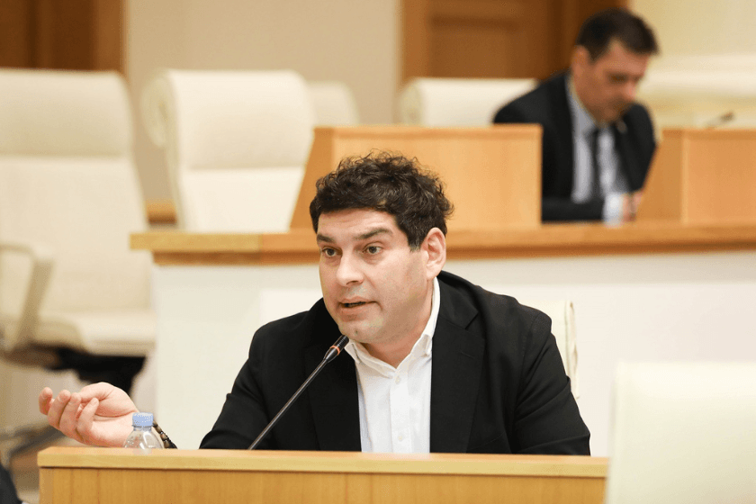 ბექა დავითულიანი – იმის ნაცვლად, რომ ბატონი ჯანაშია ციხეში იჯდეს, სამწუხაროდ, არის გარეთ და თავის ამომრჩეველს რევოლუციისკენ მოუწოდებს