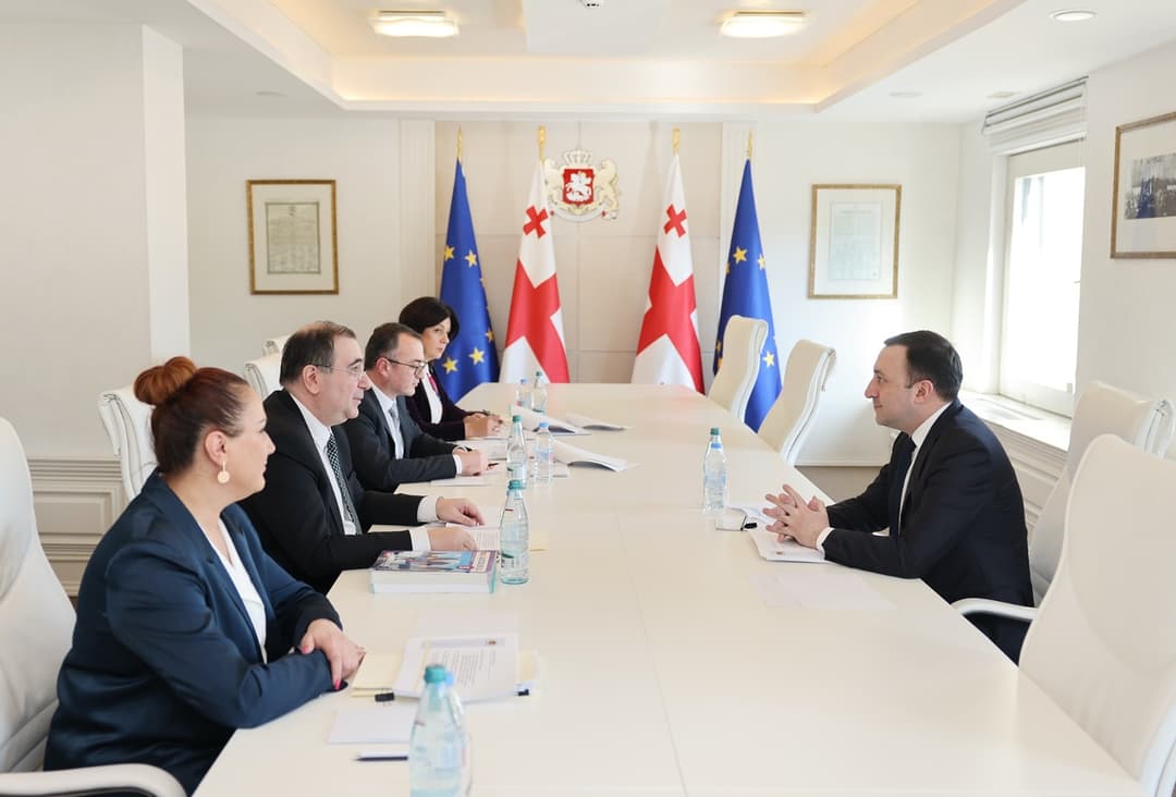 ირაკლი ღარიბაშვილმა განათლებისა და მეცნიერების მინისტრთან და მის მოადგილეებთან სამუშაო თათბირი გამართა