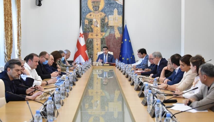 შალვა პაპუაშვილი მიმდინარე კვირაში პარლამენტის საქმიანობის ყოველწლიურ ანგარიშს და სამომავლო გეგმას წარადგენს