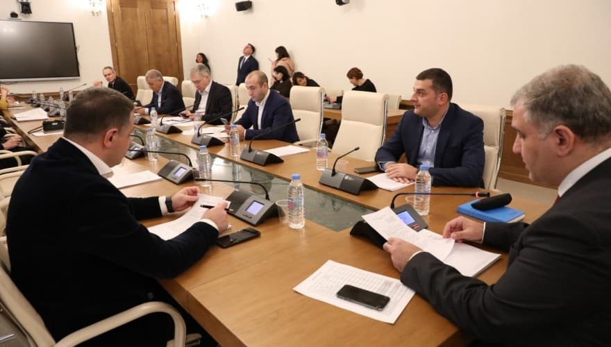 თამბაქოს ნაწარმის სტანდარტიზებული შეფუთვით რეალიზაციის მარეგულირებელი ნორმები 2024 წლის 31 დეკემბრიდან ამოქმედდება