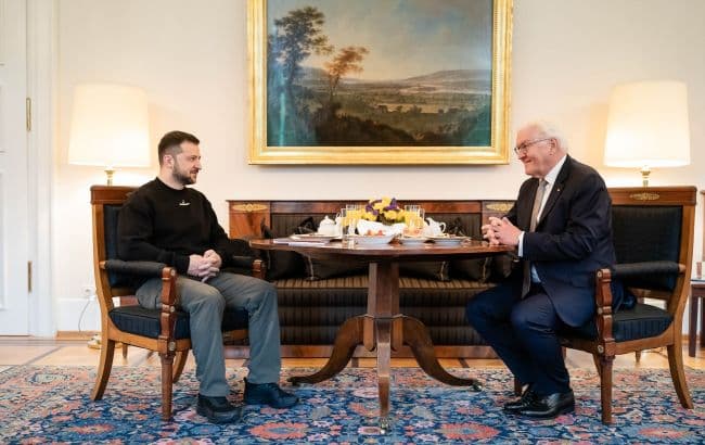 რომში ვიზიტის შემდეგ ზელენსკი გერმანიაში ჩავიდა, სადაც შტაინმაიერს შეხვდა