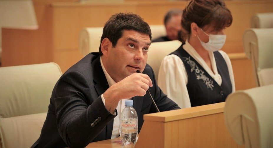 ბექა დავითულიანი – თქვენი მუსტანგი ცეცხლოვანი კი არ არის, უბრალოდ დამწვარი ძველი მანქანაა