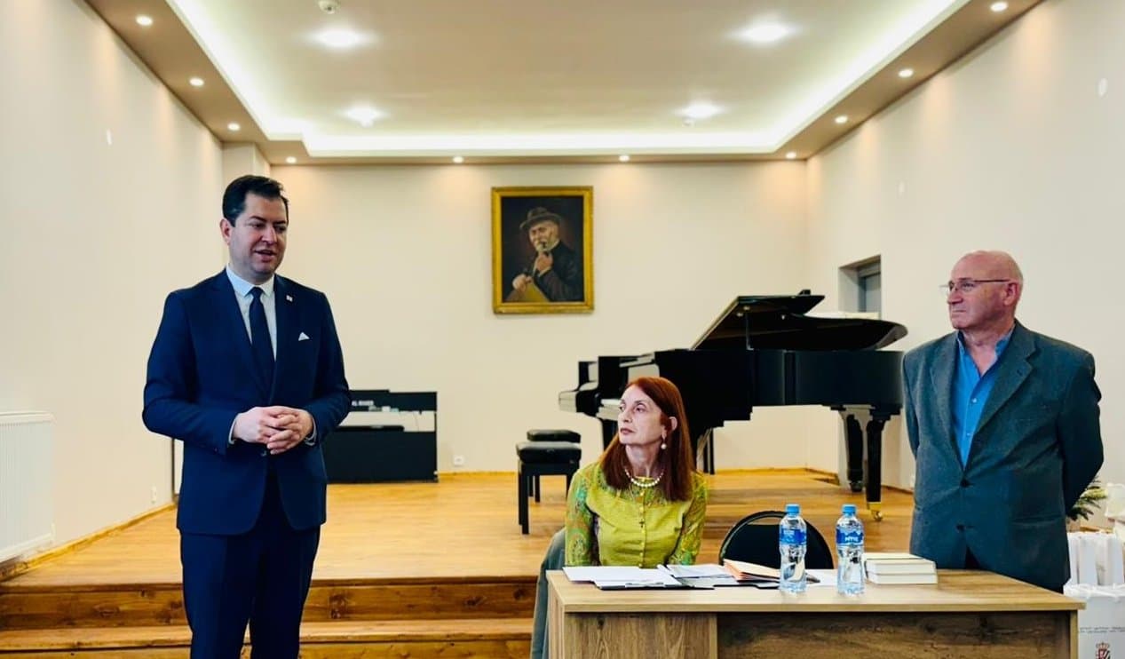 Frontnews image description