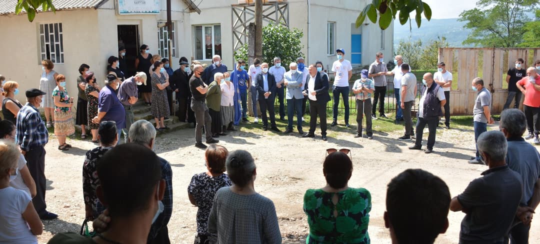 ჭიათურის მერობის კანდიდატი ხრეითის მოსახლეობას შეხვდა