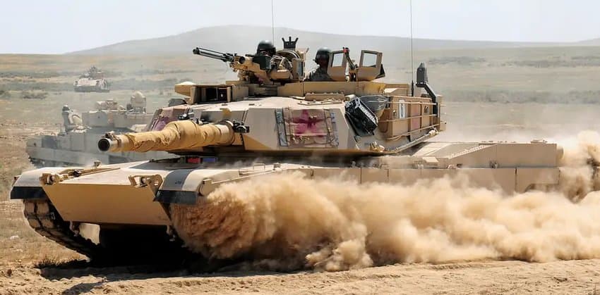 აშშ უკრაინას 500-ზე მეტ ჯავშანმანქანას და 31 ერთეულ Abrams M1-ის ტანკებს გადასცემს