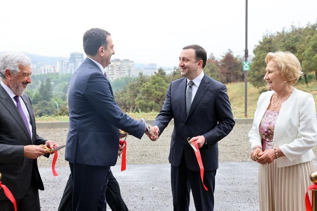 ირაკლი ღარიბაშვილმა ადვოკატთა ასოციაციის ახალი ოფისის – “ადვოკატთა სახლის“ გახსნის ღონისძიებაში მიიღო მონაწილეობა