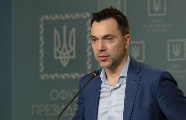 ალექსეი არესტოვიჩი – მივმართავ რუს დედებს, ნუ გამოუშვებთ თქვენ შვილებს უკრაინაში, სჯობს პუტინის რეჟიმს რუსეთში დაუპირისპირდეთ