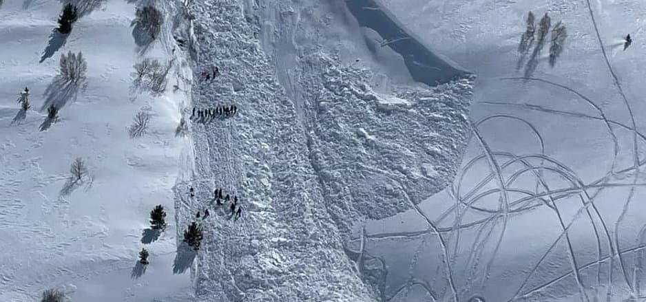 ბაკურიანში, თოვლის მასაში მოყოლილი მამაკაცის ცხედარი იპოვეს