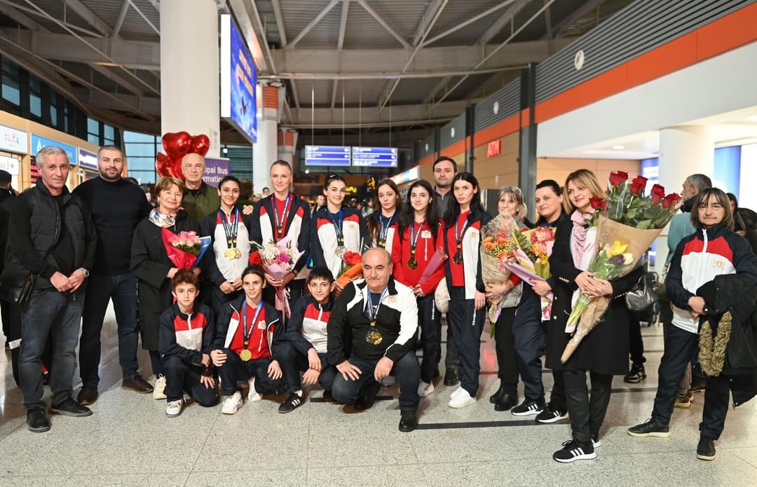 ევროპის ჩემპიონატზე მოპოვებული ისტორიული შედეგის შემდეგ ქართველი ბატუტზე მხტომელები სამშობლოში დაბრუნდნენ