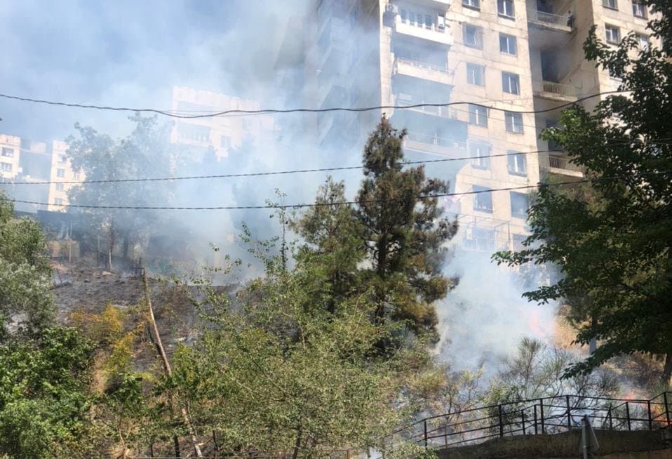 ნუცუბიძის ფერდობზე ხანძარია