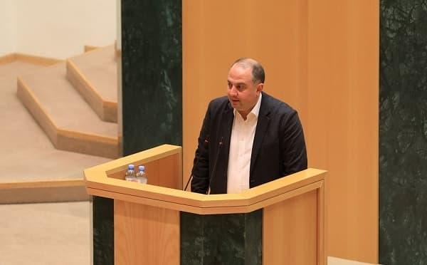 ირაკლი ჩიქოვანი – ოპოზიციას პრემიერის და ჩვენი გუნდის თითოეული წევრის ოჯახების წინაშე ბოდიში აქვს მოსახდელი