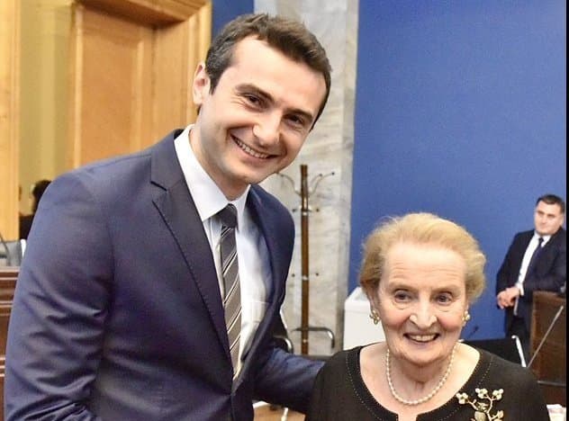 Frontnews image description