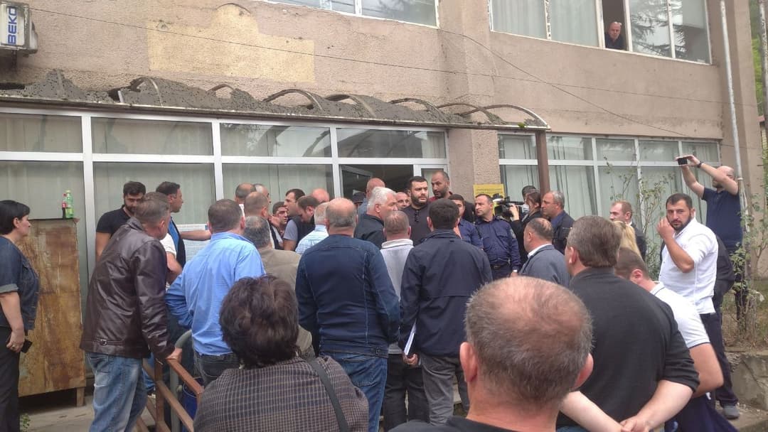 ხარაგაულში ანტიკორუფციული მოძრაობის წევრებს ადგილობრივი ხელისუფლების წარმომადგენლები დაუპირისპირდნენ