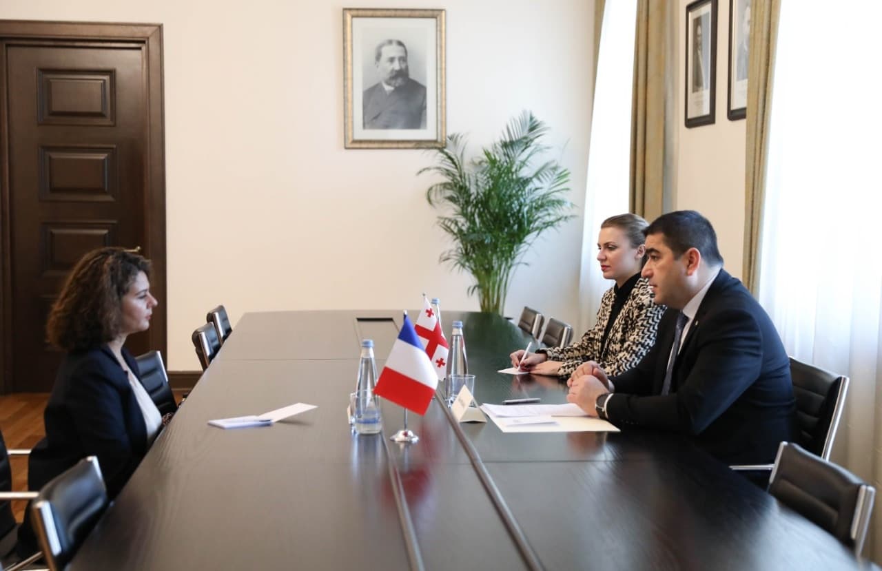 Frontnews image description