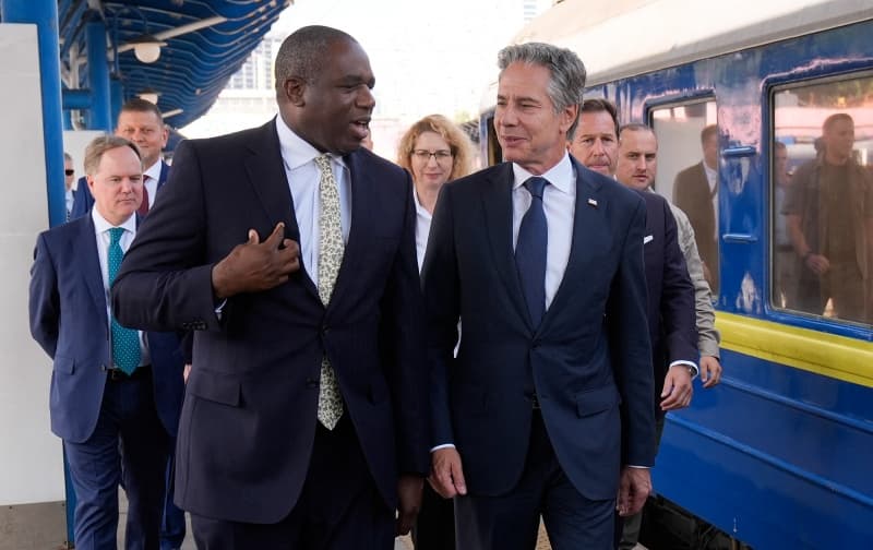 ბლინკენი და ბრიტანეთის საგარეო საქმეთა მინისტრი უკრაინაში ჩავიდნენ