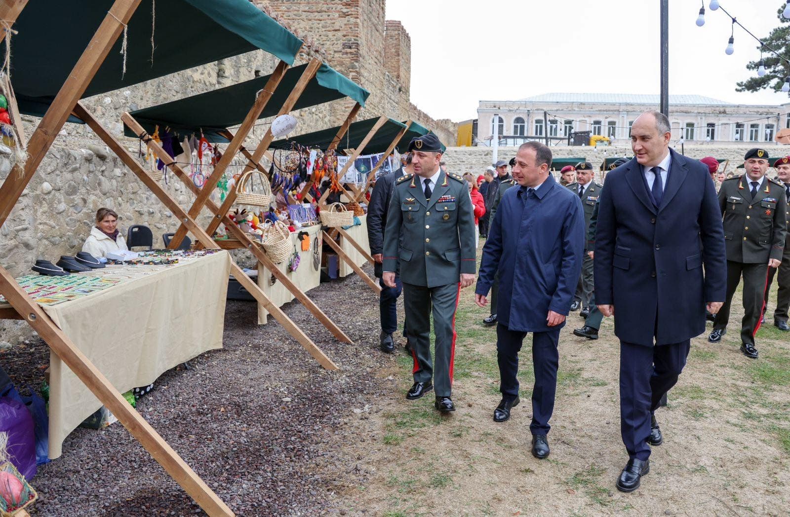 Frontnews image description