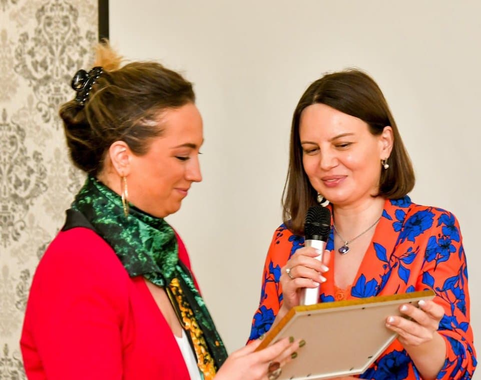 Frontnews image description