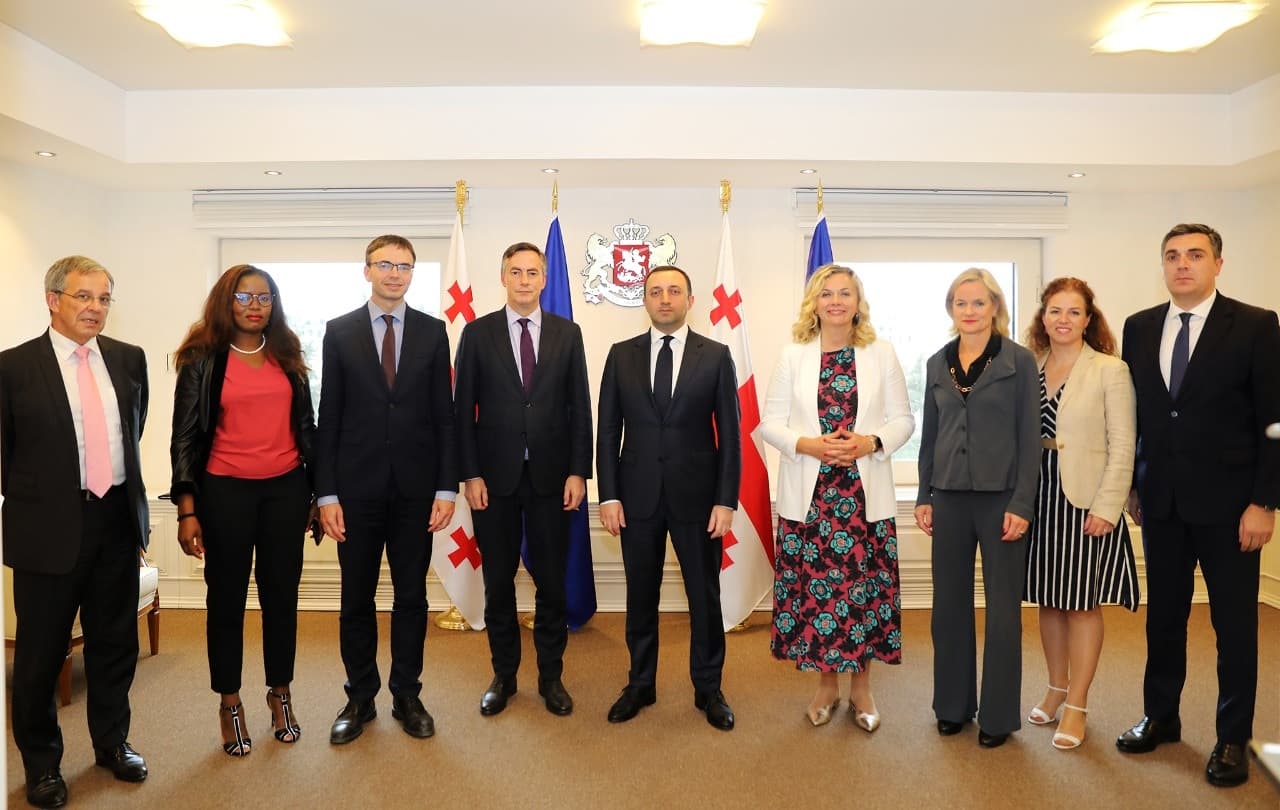 Frontnews image description