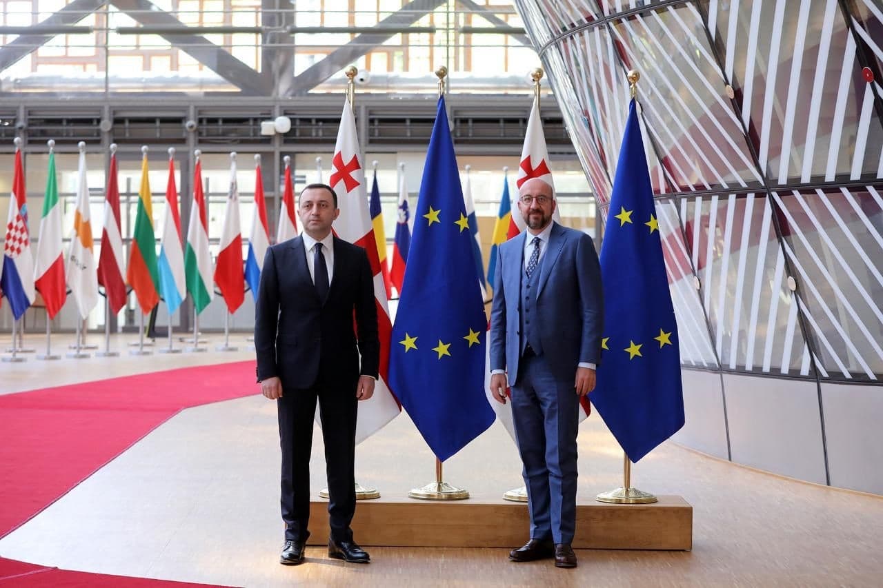 Frontnews image description