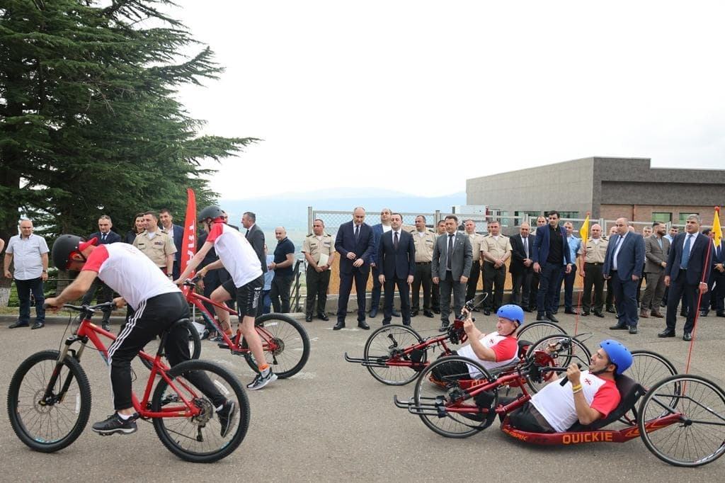 ირაკლი ღარიბაშვილი – განსაკუთრებული მოწიწებით ჩემი პატივისცემა მინდა დავუდასტურო ჩვენს გმირ მებრძოლებს, ჩვენს დაუმარცხებელ დაჭრილ-დაშავებულ სამხედროებს