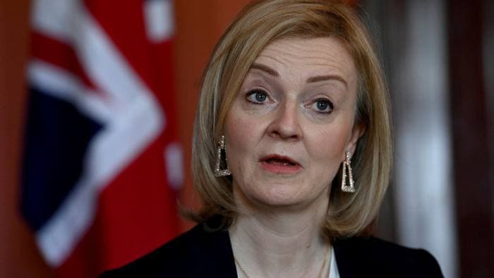 UK warns Russia of tough sanctions if it attacks Ukraine