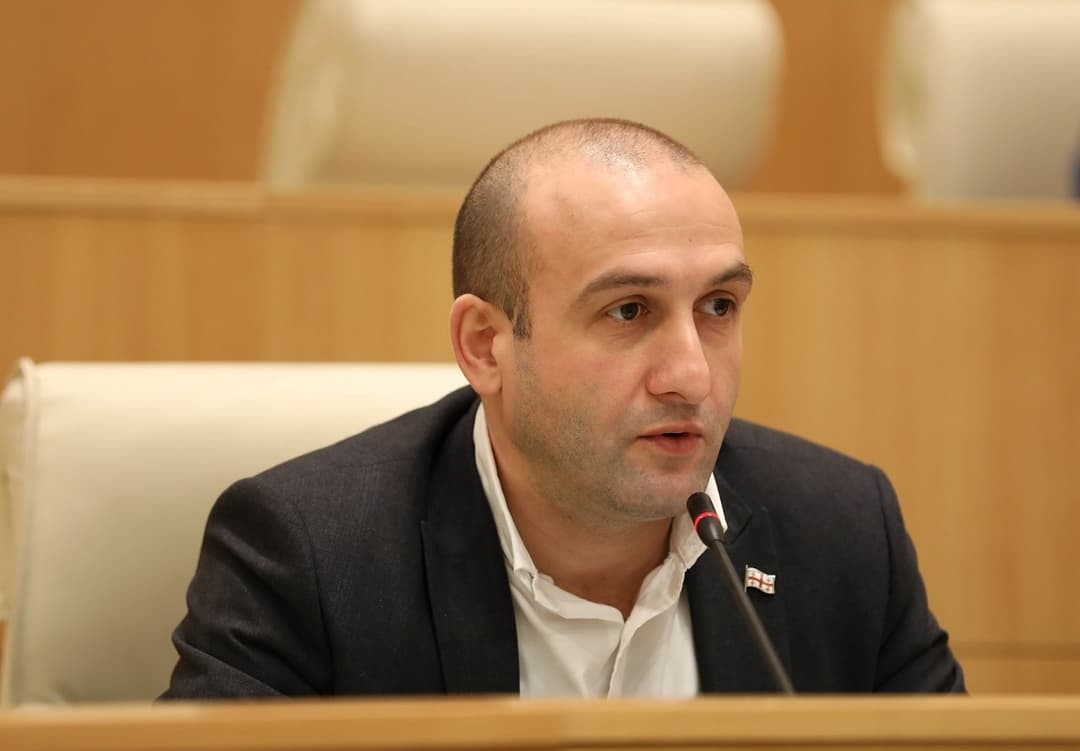 იაგო ხვიჩია – ფეხბურთის ენაზე რომ ვთქვათ, “ქართულმა ოცნებამ” მყესები დაიწყვიტა არაფრისგან და რატომ არ ცდილობს “ნაცმოძრაობა“ გოლის გატანას?