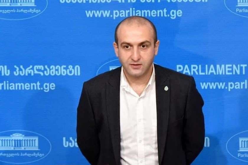 იაგო ხვიჩია – ამით ნერვებს უშლიან სააკაშვილს, “ნაცმოძრაობის“ არცერთ წევრს არ ეწყინება, რომ მიშასთან შესვლა არ მოუწევთ