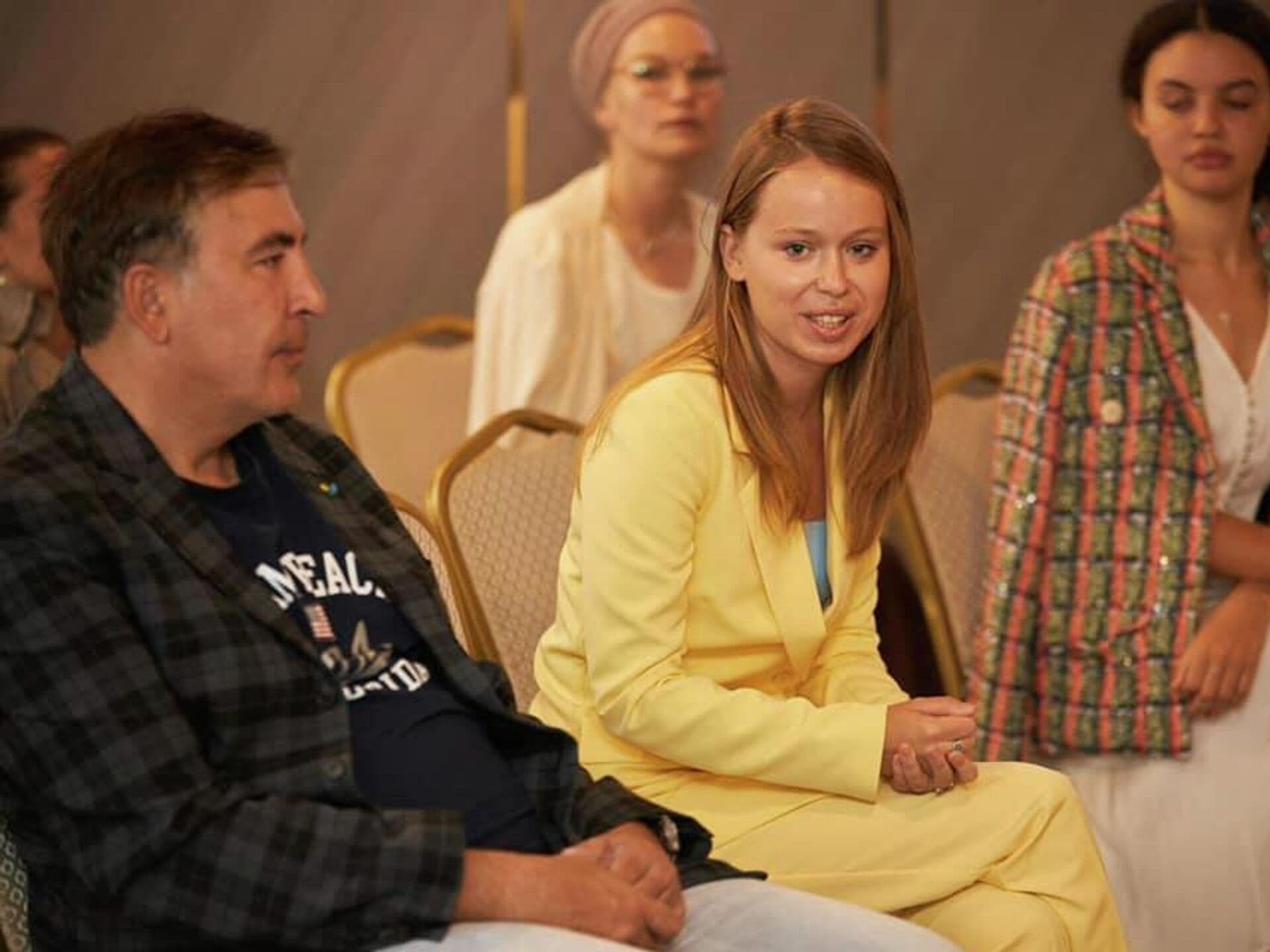 Frontnews image description