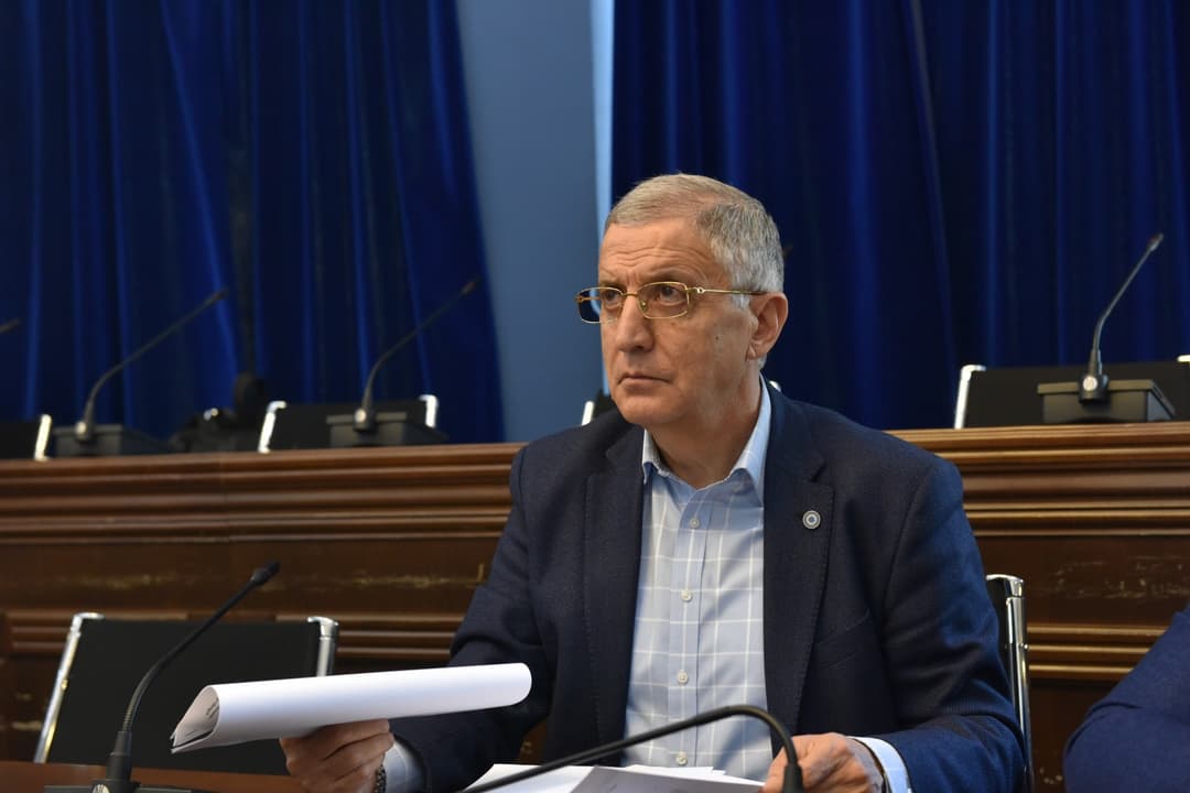 თამბაქოს ნაწარმის სტანდარტიზებული შეფუთვის გარეშე რეალიზაციის მარეგულირებელი ნორმების ამოქმედების ვადა 2024 წლის 31 ივნისამდე გადაიწევს