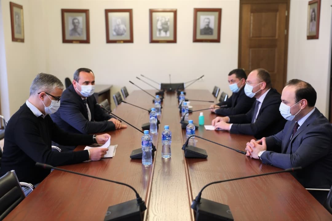 პარლამენტში, ნდობის ჯგუფის წევრებმა ანზორ ჩუბინიძეს მოუსმინეს