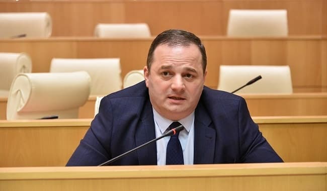 შალვა კერესელიძე ირაკლი ღარიბაშვილს – სირცხვილი და თავის მოჭრა თუ საგარეო პოლიტიკას დღეს ხელისუფლებას „ნაციონალური მოძრაობა“ გისაზღვრავთ