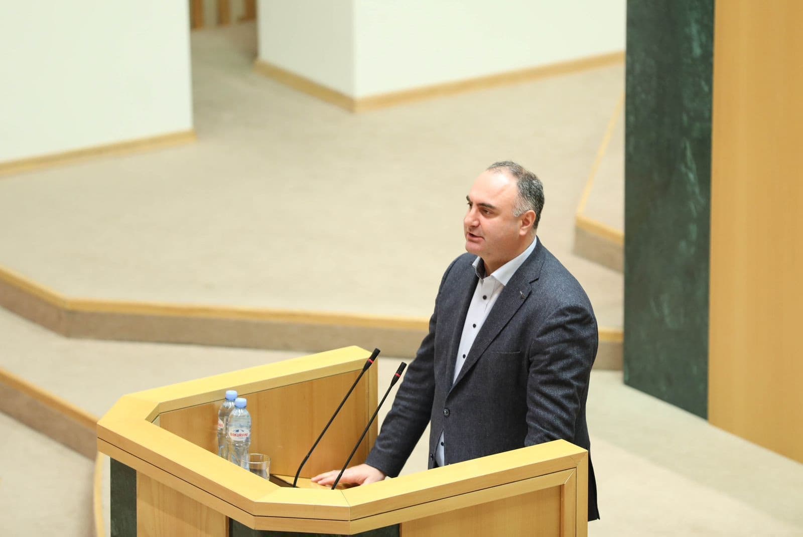 Frontnews image description