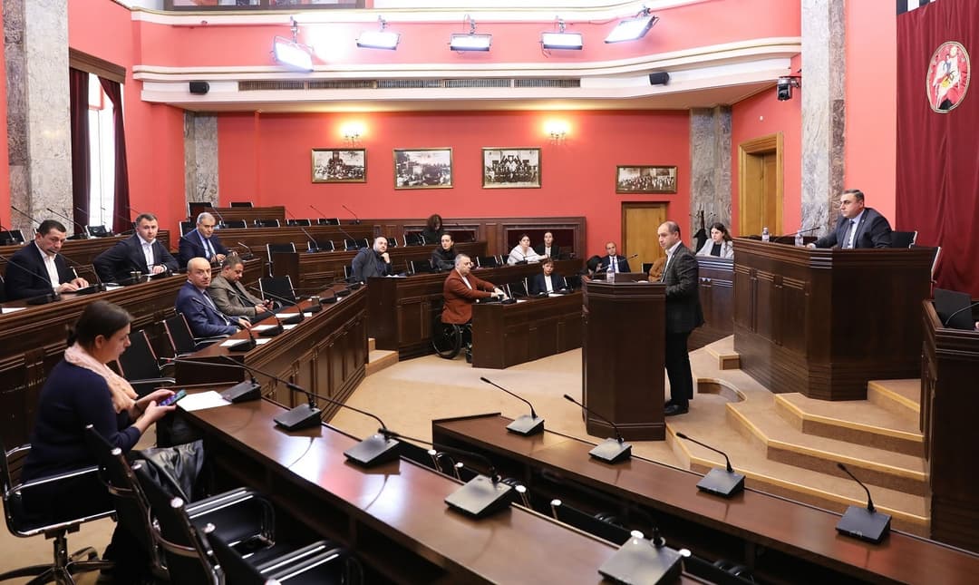 იურიდიულ საკითხთა კომიტეტმა “შეკრებებისა და მანიფესტაციების შესახებ“ კანონში ცვლილებაზე მეორე მოსმენით იმსჯელა