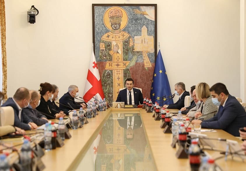 პარლამენტში რიგგარეშე სესიის პლენარული სხდომა გაიმართება