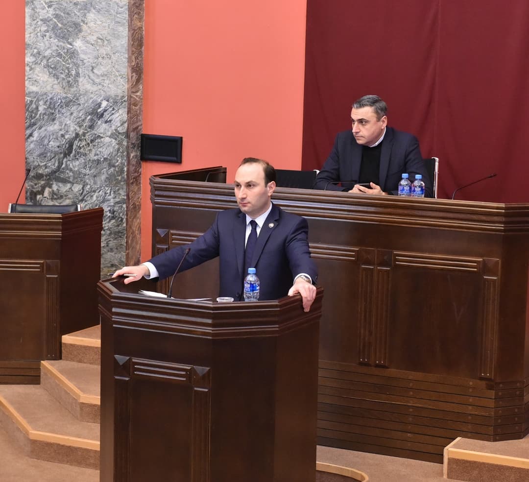 პარლამენტში “საკონსტიტუციო სასამართლოს შესახებ“ ორგანულ კანონში შესატანი ცვლილების განხილვა დაიწყო