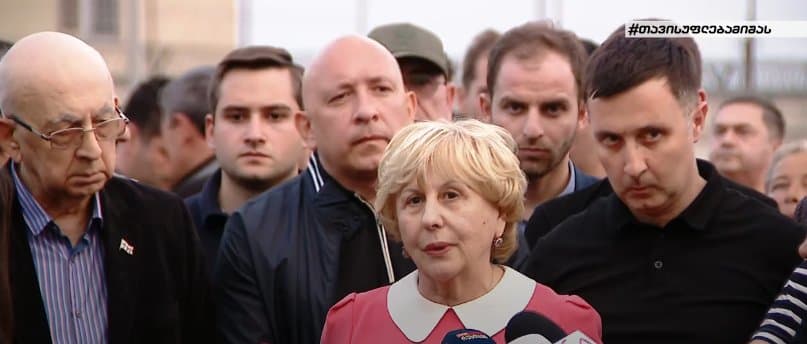 დავით სააკაშვილი – ჩვენ ვაძლევთ მთავრობას გონივრულ ვადას, რათა უზრუნველყონ მიშას გადაყვანა