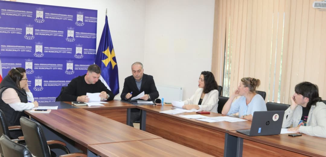 ონის მუნიციპალიტეტის მერიაში ახალგაზრდულ მრჩეველთა საბჭოს მორიგი შეხვედრა გაიმართა