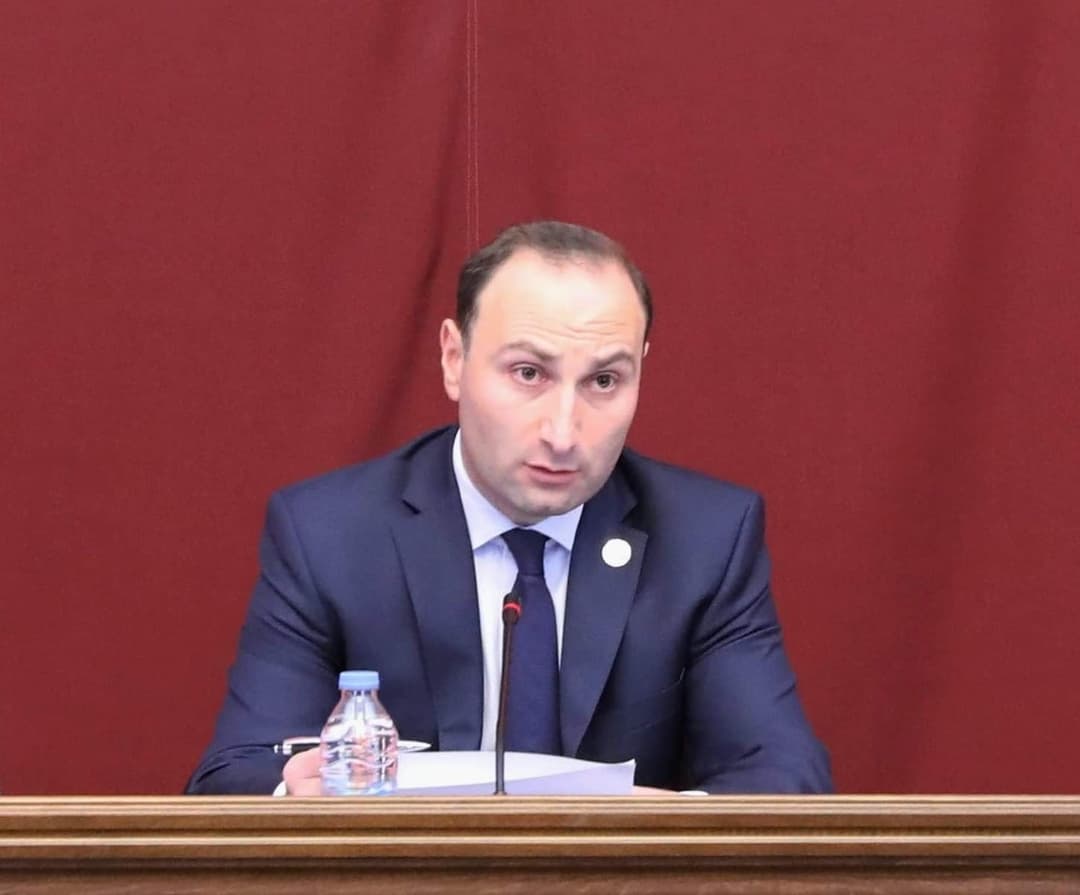 ანრი ოხანაშვილი – ხდება ამ საკითხით მანიპულირება, რა იგულისხმება, ვინ იგულისხმება, თურმე ის, რომ კონკრეტული პირი მოიაზრა ევროპულმა სტრუქტურამ და ა.შ.