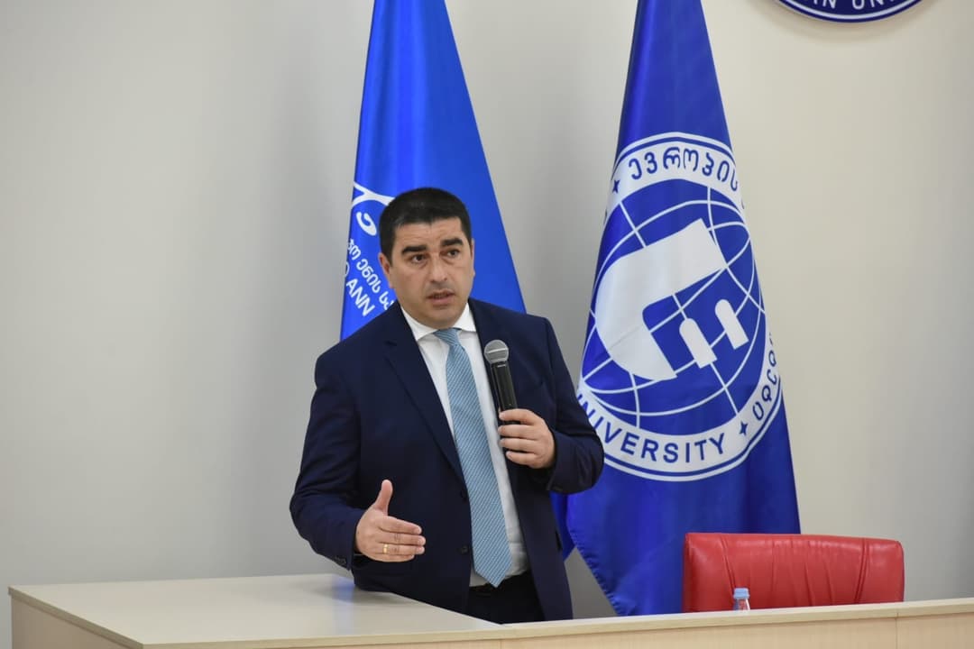 შალვა პაპუაშვილი – მნიშვნელოვანია არგუმენტი, როდესაც ერთი კონსტიტუციური ორგანო მეორე კონსტიტუციურ ორგანოს ასეთი ეპითეტით ამკობს